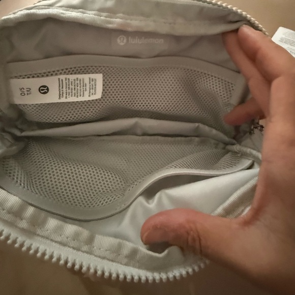 NWT Lululemon belt bag - Picture 4 of 4